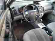 2008 Hyundai Elantra GLS z VIN KMHDU46D18U475406, wystawiony jako Copart lot #75056064 z przebiegiem 136 673 mil mil oraz Szkoda całkowita • Salvage title. Historia ofert i sprzedaży dostępna na DreamBid. Obrazek 8.