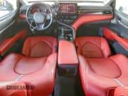 ✅ 2021 Toyota Camry XSE • VIN: 4T1K61AK4MU409030 • Lot: 94302385. Wystawiony na Copart z przebiegiem 56 130 mil. Bezpłatny archiwum sprzedaży aukcyjnych z USA i szczegółowy raport historii pojazdu na DreamBid. Zdjęcie 8.