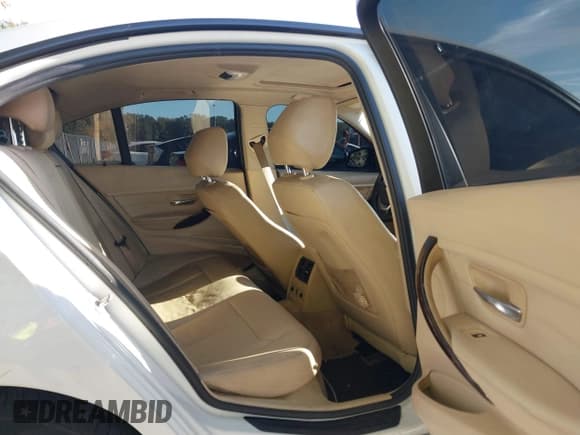 ✅ 2015 BMW 3 Series 328i xDrive • VIN: WBA3B5G58FNS14703 • Lot: 43357969. Listed on IAAI with 112,214 mi. Free auction sales archive from the USA and detailed vehicle history report at DreamBid. Image 8.