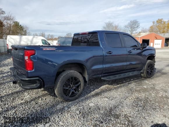 ✅ 2022 Chevrolet Silverado 1500 LT Trail Boss • VIN: 3GCUDFET3NG553742 • Lot: 85265905. Wystawiony na Copart z przebiegiem 41 518 mil. Bezpłatny archiwum sprzedaży aukcyjnych z USA i szczegółowy raport historii pojazdu na DreamBid. Zdjęcie 3.
