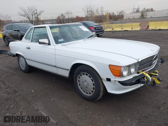 ✅ 1988 Mercedes-Benz 560 SL • VIN: WDBBA48D9JA080879 • Лот: 43743034. Опубликован ранее на IAAI с пробегом 62 205 миль. Бесплатный доступ к архиву аукционных продаж из США и подробный отчёт об истории автомобиля на DreamBid. Изображение 1.