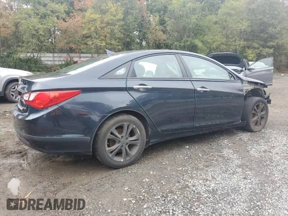 2011 Hyundai Sonata Limited z VIN 5NPEC4AC9BH000985, wystawiony jako Copart lot #84482745 z przebiegiem 121 464 mil mil oraz Czysty tytuł • Clean title. Historia ofert i sprzedaży dostępna na DreamBid. Obrazek 3.