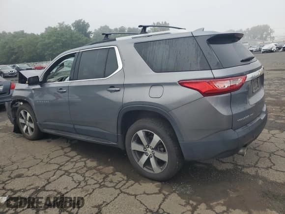 ✅ 2018 Chevrolet Traverse LT • VIN: 1GNEVHKW5JJ207459 • Lot: 68988754. Wystawiony na Copart z przebiegiem 62 921 mil. Bezpłatny archiwum sprzedaży aukcyjnych z USA i szczegółowy raport historii pojazdu na DreamBid. Zdjęcie 2.