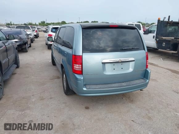 ✅ 2010 Chrysler Town & Country LX • VIN: 2A4RR2D1XAR376430 • Lot: 42317617. Wystawiony na IAAI z przebiegiem 126 450 mil. Bezpłatny archiwum sprzedaży aukcyjnych z USA i szczegółowy raport historii pojazdu na DreamBid. Zdjęcie 3.