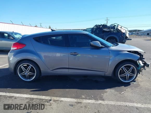 ✅ 2016 Hyundai Veloster • VIN: KMHTC6AD9GU258069 • Lot: 43335440. Listed on IAAI with 279,461 mi. Free auction sales archive from the USA and detailed vehicle history report at DreamBid. Image 14.