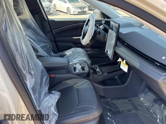 ✅ 2025 Ford Mustang Mach-E Premium • VIN: 3FMTK3R41SMA05105 • Lot: 87426105. Listed on Copart with 24 mi. Free auction sales archive from the USA and detailed vehicle history report at DreamBid. Image 5.