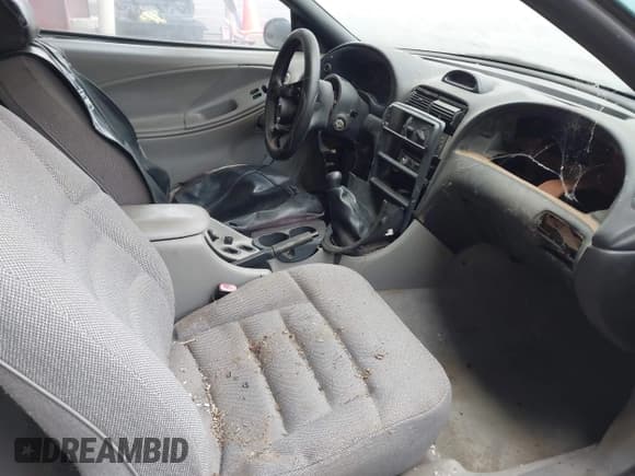 ✅ 1997 Ford Mustang • VIN: 1FALP4048VF101445 • Lot: 43870904. Wystawiony na IAAI z przebiegiem 93 150 mil. Bezpłatny archiwum sprzedaży aukcyjnych z USA i szczegółowy raport historii pojazdu na DreamBid. Zdjęcie 5.