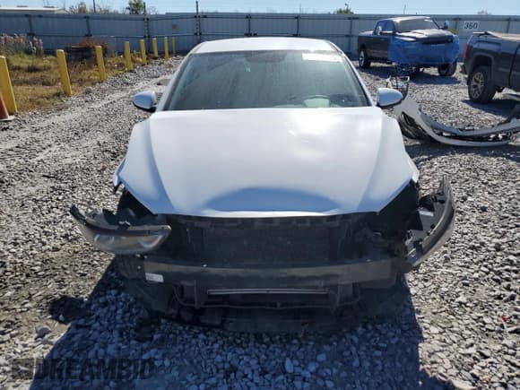 ✅ 2017 Hyundai Elantra SE • VIN: 5NPD84LF7HH107630 • Lot: 82666695. Listed on Copart with 172,302 mi. Free auction sales archive from the USA and detailed vehicle history report at DreamBid. Image 5.