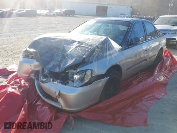 1999 Honda Accord LX z VIN 1HGCG5643XA037825, wystawiony jako IAAI lot #41965768 z przebiegiem 150 397 mil mil oraz . Historia ofert i sprzedaży dostępna na DreamBid. Obrazek 2.