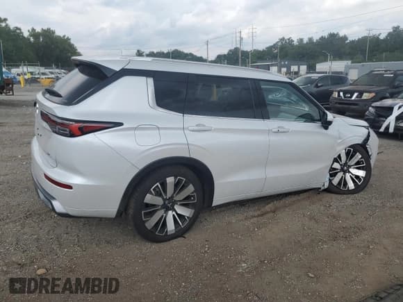 ✅ 2025 Mitsubishi Outlander SEL • VIN: JA4J4WA89SZ023642 • Lot: 66918275. Listed on Copart with 2,674 mi. Free auction sales archive from the USA and detailed vehicle history report at DreamBid. Image 3.