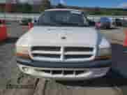 2001 Dodge Dakota z VIN 1B7GL22X21S162973, wystawiony jako Copart lot #76419754 z przebiegiem 135 707 mil mil oraz Czysty tytuł • Clean title. Historia ofert i sprzedaży dostępna na DreamBid. Obrazek 5.
