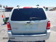 ✅ 2008 Ford Escape Limited • VIN: 1FMCU04128KB13867 • Lot: 42499448. Wystawiony na IAAI z przebiegiem 224 566 mil. Bezpłatny archiwum sprzedaży aukcyjnych z USA i szczegółowy raport historii pojazdu na DreamBid. Zdjęcie 17.