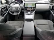 ✅ 2024 Toyota bZ4X XLE • VIN: JTMABACA4RA087675 • Lot: 87002155. Wystawiony na Copart z przebiegiem 14 981 mil. Bezpłatny archiwum sprzedaży aukcyjnych z USA i szczegółowy raport historii pojazdu na DreamBid. Zdjęcie 8.