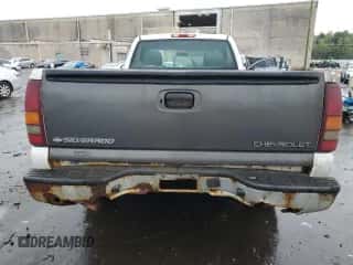 2002 Chevrolet Silverado 1500 z VIN 1GCEC14W12Z185739, wystawiony jako Copart lot #71419234 z przebiegiem 131 034 mil mil oraz Czysty tytuł • Clean title. Historia ofert i sprzedaży dostępna na DreamBid. Obrazek 6.