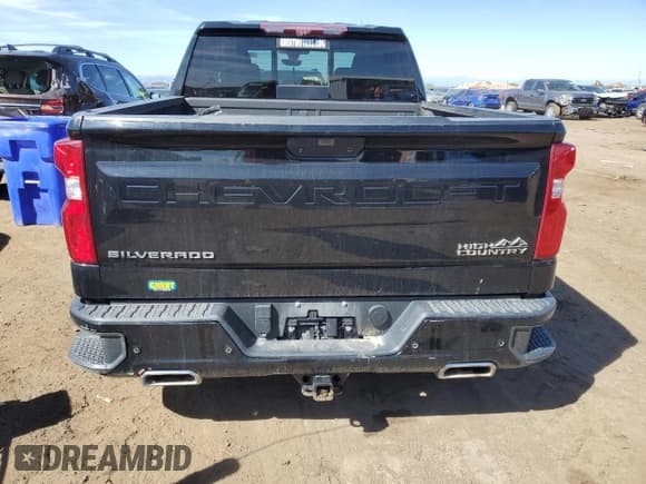 ✅ 2021 Chevrolet Silverado 1500 High Country • VIN: 1GCUYHEL3MZ109341 • Lot: 72983814. Wystawiony na Copart z przebiegiem 58 522 mil. Bezpłatny archiwum sprzedaży aukcyjnych z USA i szczegółowy raport historii pojazdu na DreamBid. Zdjęcie 6.