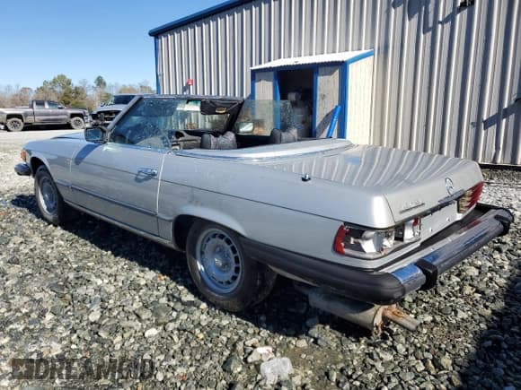 ✅ 1976 Mercedes-Benz SL • VIN: 10704412032553 • Лот: 79898874. Опубликован ранее на Copart с пробегом 95 232 миль. Бесплатный доступ к архиву аукционных продаж из США и подробный отчёт об истории автомобиля на DreamBid. Изображение 2.