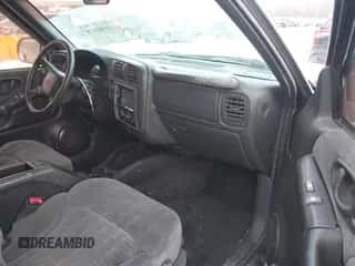 2000 Chevrolet Blazer LT with VIN 1GNDT13W9YK230447, listed as a IAAI auction lot 41381178 with 205,747 mi miles and . Bid and sale history available at DreamBid. Image 5.