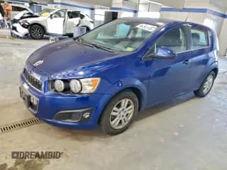 ✅ 2013 Chevrolet Sonic LT • VIN: 1G1JC6SB2D4180165 • Лот: 95252735. Опубликован ранее на Copart с пробегом Не указан. Бесплатный доступ к архиву аукционных продаж из США и подробный отчёт об истории автомобиля на DreamBid. Изображение 1.