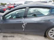 ✅ 2023 Tesla Model 3 • VIN: 5YJ3E1EA4PF670300 • Lot: 43115725. Wystawiony na IAAI z przebiegiem 24 032 mil. Bezpłatny archiwum sprzedaży aukcyjnych z USA i szczegółowy raport historii pojazdu na DreamBid. Zdjęcie 14.