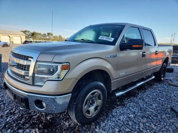 ✅ 2014 Ford F-150 XL • VIN: 1FTFW1ET5EKE87998 • Lot: 90270905. Listed on Copart with 147,446 mi. Free auction sales archive from the USA and detailed vehicle history report at DreamBid. Image 1.