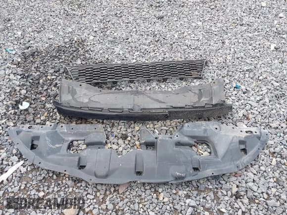 ✅ 2018 Mitsubishi Outlander ES • VIN: JA4AR3AUXJU015025 • Lot: 42479945. Listed on IAAI with 62,657 mi. Free auction sales archive from the USA and detailed vehicle history report at DreamBid. Image 12.