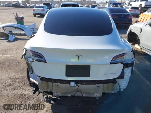 ✅ 2022 Tesla Model 3 Long Range • VIN: 5YJ3E1EB4NF341442 • Lot: 43572240. Wystawiony na IAAI z przebiegiem 47 719 mil. Bezpłatny archiwum sprzedaży aukcyjnych z USA i szczegółowy raport historii pojazdu na DreamBid. Zdjęcie 17.