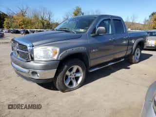 2008 Dodge 1500 Laramie z VIN 1D7HU18258J108368, wystawiony jako Copart lot #74587164 z przebiegiem 131 013 mil mil oraz Czysty tytuł • Clean title. Historia ofert i sprzedaży dostępna na DreamBid. Obrazek 1.