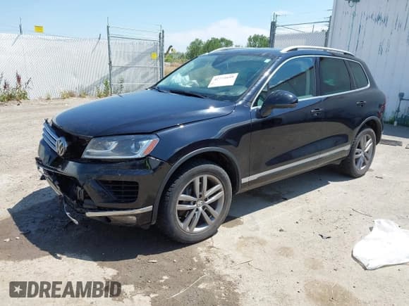 ✅ 2016 Volkswagen Touareg Lux • VIN: WVGEF9BP6GD011893 • Lot: 42772659. Listed on IAAI with 128,237 mi. Free auction sales archive from the USA and detailed vehicle history report at DreamBid. Image 2.