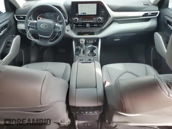 ✅ 2024 Toyota Highlander XLE • VIN: 5TDKDRAH8RS528529 • Лот: 82258745. Опубликован ранее на Copart с пробегом 15 978 миль. Бесплатный доступ к архиву аукционных продаж из США и подробный отчёт об истории автомобиля на DreamBid. Изображение 8.