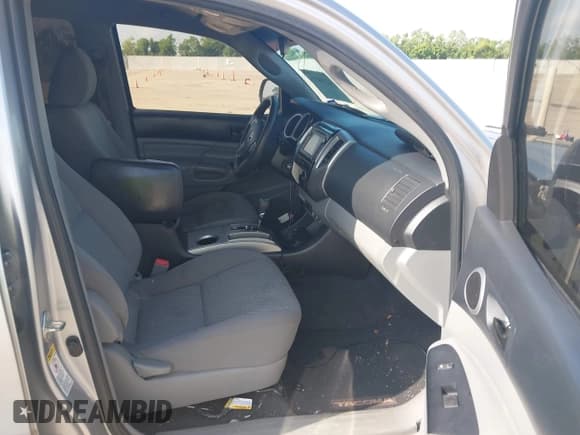 ✅ 2015 Toyota Tacoma PreRunner • VIN: 5TFKU4HN1FX006443 • Lot: 42396815. Listed on IAAI with 176,592 mi. Free auction sales archive from the USA and detailed vehicle history report at DreamBid. Image 5.
