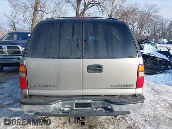 ✅ 2001 Chevrolet Suburban LS • VIN: 3GNFK16T31G190246 • Лот: 41345937. Опубликован ранее на IAAI с пробегом 247 535 миль. Бесплатный доступ к архиву аукционных продаж из США и подробный отчёт об истории автомобиля на DreamBid. Изображение 16.