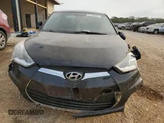 ✅ 2014 Hyundai Veloster • VIN: KMHTC6AD2EU208806 • Lot: 71159544. Wystawiony na Copart z przebiegiem 154 204 mil. Bezpłatny archiwum sprzedaży aukcyjnych z USA i szczegółowy raport historii pojazdu na DreamBid. Zdjęcie 5.