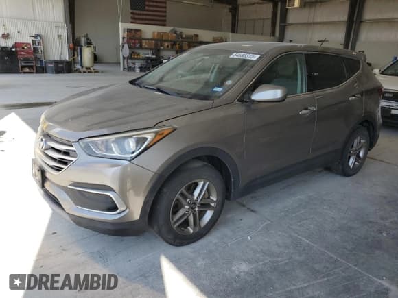 ✅ 2018 Hyundai Santa Fe 2.4L • VIN: 5NMZT3LB7JH085935 • Лот: 84585315. Опубликован ранее на Copart с пробегом 121 027 миль. Бесплатный доступ к архиву аукционных продаж из США и подробный отчёт об истории автомобиля на DreamBid. Изображение 1.