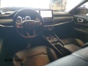 ✅ 2022 Jeep Compass High Altitude • VIN: 3C4NJDCB8NT140864 • Lot: 82285315. Wystawiony na Copart z przebiegiem 81 433 mil. Bezpłatny archiwum sprzedaży aukcyjnych z USA i szczegółowy raport historii pojazdu na DreamBid. Zdjęcie 8.