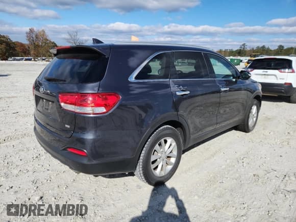 ✅ 2017 Kia Sorento LX • VIN: 5XYPG4A3XHG242844 • Лот: 92223805. Опубликован ранее на Copart с пробегом 118 124 миль. Бесплатный доступ к архиву аукционных продаж из США и подробный отчёт об истории автомобиля на DreamBid. Изображение 3.