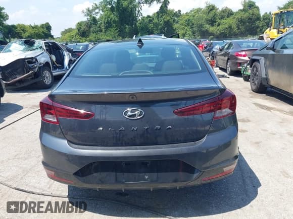 ✅ 2020 Hyundai Elantra Value Edition • VIN: 5NPD84LF1LH575538 • Lot: 42998696. Listed on IAAI with 172,548 mi. Free auction sales archive from the USA and detailed vehicle history report at DreamBid. Image 16.
