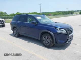 2022 Nissan Pathfinder SV z VIN 5N1DR3BD9NC265929, wystawiony jako IAAI lot #42362026 z przebiegiem 117 279 mil mil oraz . Historia ofert i sprzedaży dostępna na DreamBid. Obrazek 1.