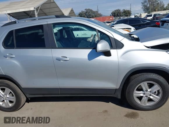 ✅ 2021 Chevrolet Trax LT • VIN: KL7CJPSM6MB372548 • Lot: 43425815. Listed on IAAI with 75,194 mi. Free auction sales archive from the USA and detailed vehicle history report at DreamBid. Image 13.