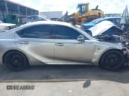 ✅ 2023 Lexus IS 500 F Sport Performance • VIN: JTHAP1D27P5004317 • Lot: 42246253. Wystawiony na IAAI z przebiegiem 42 159 mil. Bezpłatny archiwum sprzedaży aukcyjnych z USA i szczegółowy raport historii pojazdu na DreamBid. Zdjęcie 13.