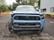✅ 2025 Toyota 4Runner TRD Off Road Premium • VIN: JTEVA5BR2S5036219 • Lot: 84368645. Wystawiony na Copart z przebiegiem 9 974 mil. Bezpłatny archiwum sprzedaży aukcyjnych z USA i szczegółowy raport historii pojazdu na DreamBid. Zdjęcie 5.