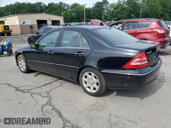 ✅ 2005 Mercedes-Benz C 240 • VIN: WDBRF81J25F567146 • Лот: 63286655. Опубликован ранее на Copart с пробегом 126 987 миль. Бесплатный доступ к архиву аукционных продаж из США и подробный отчёт об истории автомобиля на DreamBid. Изображение 2.