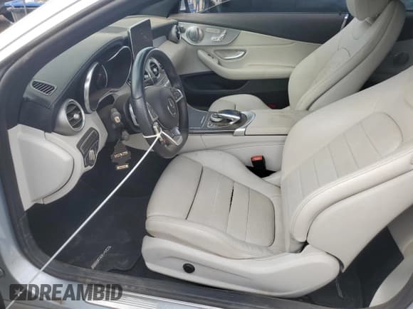 ✅ 2017 Mercedes-Benz C 300 • VIN: WDDWJ4KB3HF525792 • Lot: 81635565. Wystawiony na Copart z przebiegiem 35 974 mil. Bezpłatny archiwum sprzedaży aukcyjnych z USA i szczegółowy raport historii pojazdu na DreamBid. Zdjęcie 7.