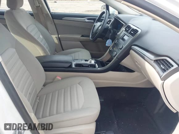 ✅ 2017 Ford Fusion SE • VIN: 3FA6P0H70HR301537 • Lot: 43724283. Wystawiony na IAAI z przebiegiem 97 611 mil. Bezpłatny archiwum sprzedaży aukcyjnych z USA i szczegółowy raport historii pojazdu na DreamBid. Zdjęcie 5.