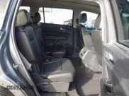 ✅ 2019 Volkswagen Atlas SEL • VIN: 1V2ER2CA8KC528042 • Lot: 43773350. Wystawiony na IAAI z przebiegiem 69 258 mil. Bezpłatny archiwum sprzedaży aukcyjnych z USA i szczegółowy raport historii pojazdu na DreamBid. Zdjęcie 8.