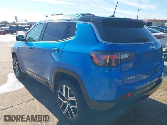 ✅ 2025 Jeep Compass Limited • VIN: 3C4NJDCN4ST600947 • Lot: 43795974. Listed on IAAI with 12,166 mi. Free auction sales archive from the USA and detailed vehicle history report at DreamBid. Image 3.