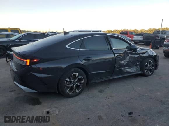 2024 Hyundai Sonata SEL z VIN KMHL64JA0RA418815, wystawiony jako Copart lot #86090705 z przebiegiem 14 664 mil mil oraz Szkoda całkowita • Salvage title. Historia ofert i sprzedaży dostępna na DreamBid. Obrazek 3.