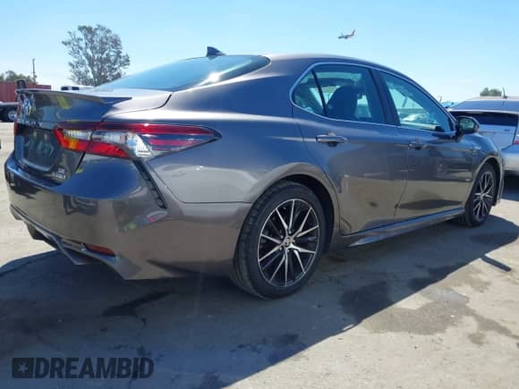 2021 Toyota Camry Hybrid SE z VIN 4T1G31AK6MU551359, wystawiony jako IAAI lot #42995923 z przebiegiem 54 373 mil mil oraz . Historia ofert i sprzedaży dostępna na DreamBid. Obrazek 4.