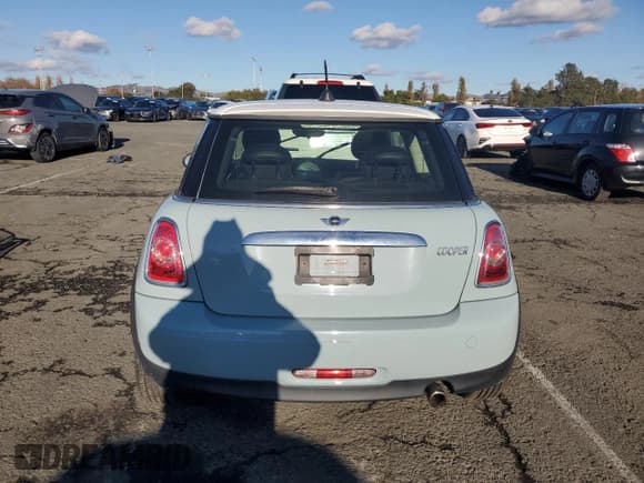 ✅ 2013 MINI Hardtop • VIN: WMWSU3C55DT689959 • Лот: 93443645. Опубликован ранее на Copart с пробегом 86 934 миль. Бесплатный доступ к архиву аукционных продаж из США и подробный отчёт об истории автомобиля на DreamBid. Изображение 6.