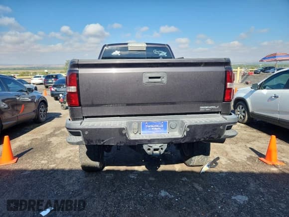 ✅ 2015 GMC Sierra 2500HD Denali • VIN: 1GT120E8XFF537946 • Lot: 69754425. Wystawiony na Copart z przebiegiem 123 063 mil. Bezpłatny archiwum sprzedaży aukcyjnych z USA i szczegółowy raport historii pojazdu na DreamBid. Zdjęcie 6.