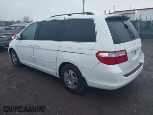 ✅ 2005 Honda Odyssey EX-L • VIN: 5FNRL38655B411556 • Lot: 43704042. Listed on IAAI with 205,713 mi. Free auction sales archive from the USA and detailed vehicle history report at DreamBid. Image 3.